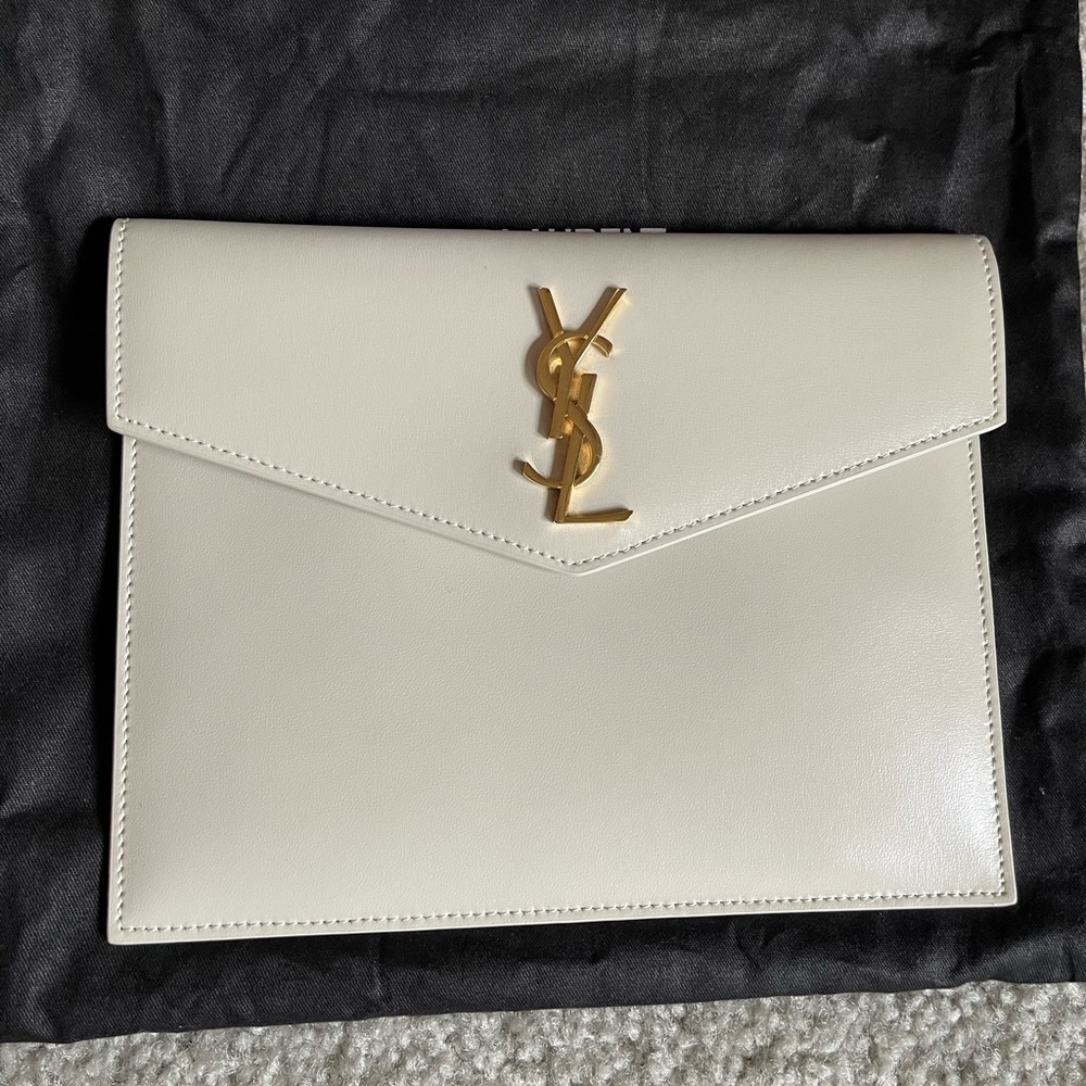 •Magnetic flap closure
•Gold-tone logo hardware at front
•Fabric lining - Picture 2 of 6